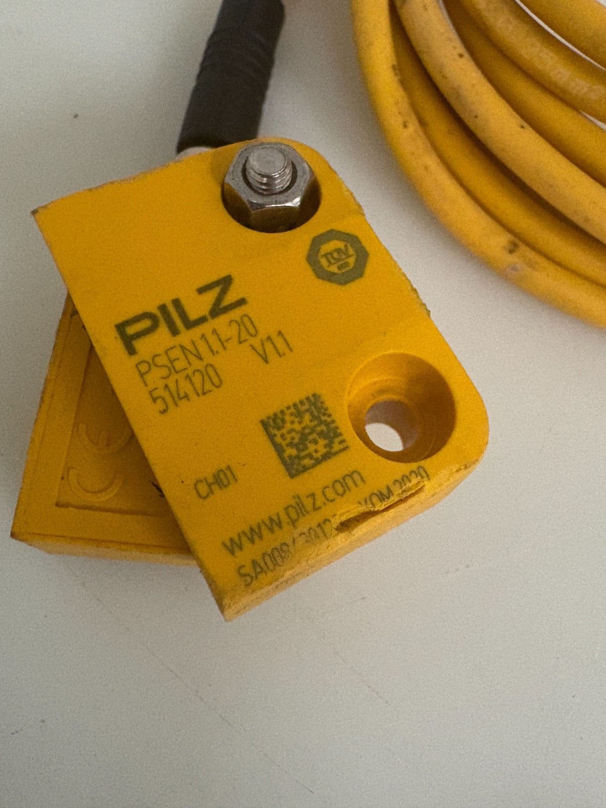 PILZ SECURITY SENSOR PSEN11P-22 524122 W/PSEN11-20 514120
