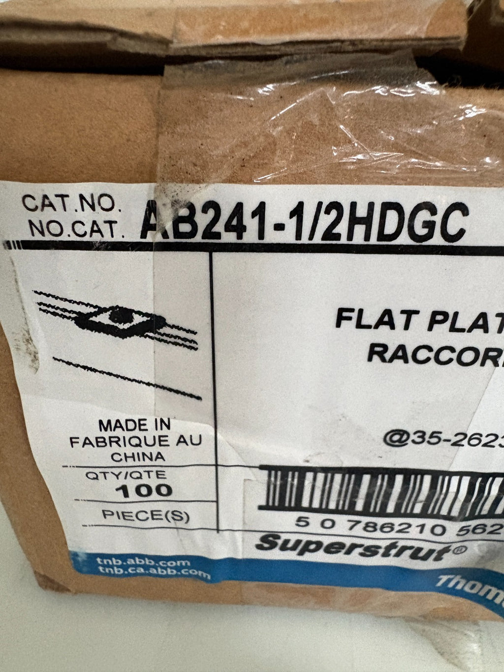 LOT OF 100 ABB THOMAS & BETTS FLAT PLATE FITTING AB241-1/2 HDGC2