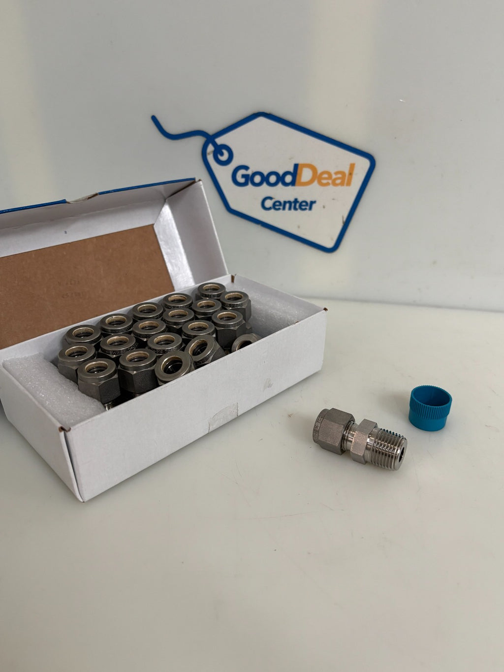 LOT OF 20 SWAGELOK TUBE FITTING MALE CONNECTOR 3/8 TUBE X 3/8 MALE PIPE