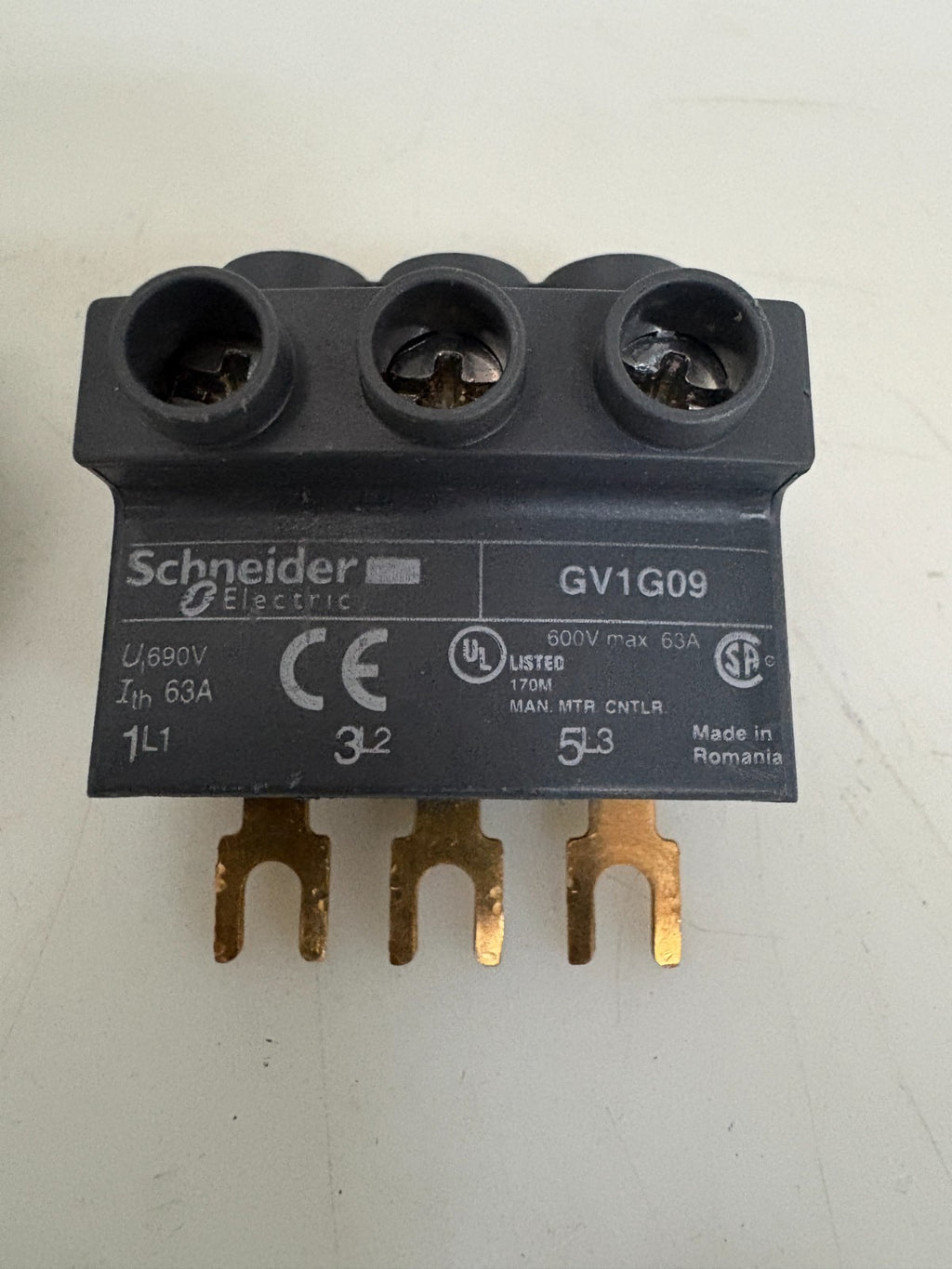 LOT OF 2 SCHNEIDER TERMINAL BLOCK GV16091