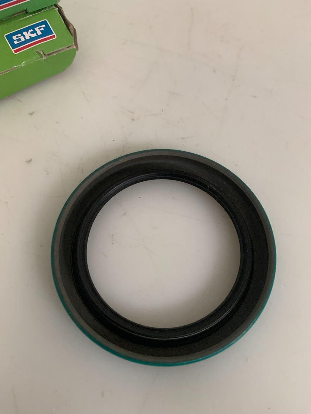 LOT OF 4  SKF OIL SEAL #18039