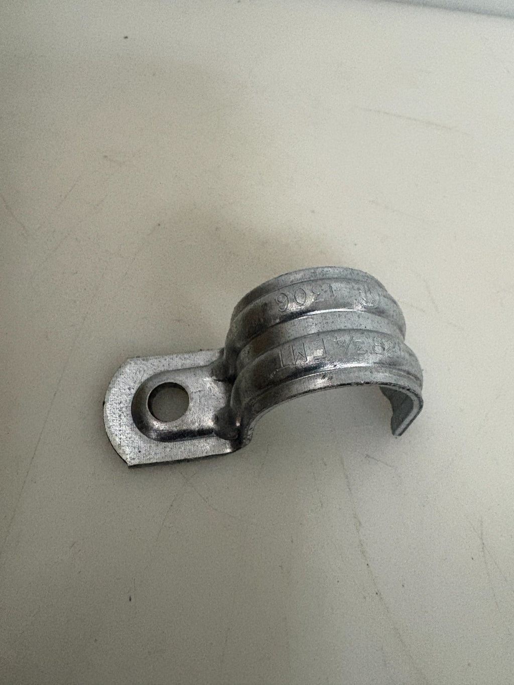 ABB THOMAS & BETTS 3/4 ONE HOLE E.M.T. STRAPS CI1306  150 IN BOX1