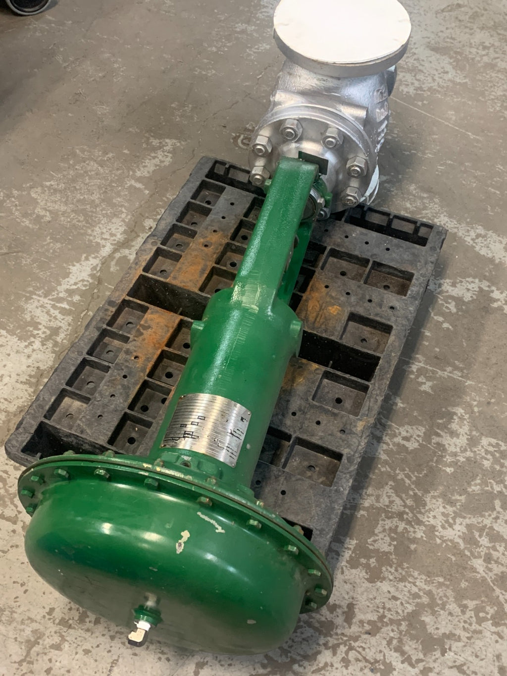 FISHER VALVE ACTUATOR TYPE 667 VALVE #4