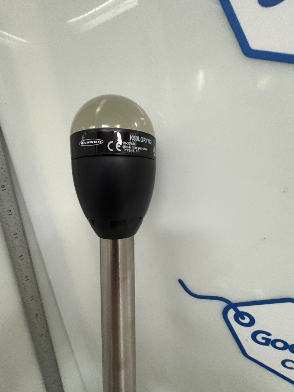 BANNER K50LGRYNQ 7S670 18-30VDC INDICATOR LIGHT MOUNTED ON A 18" S.STEEL STAND1