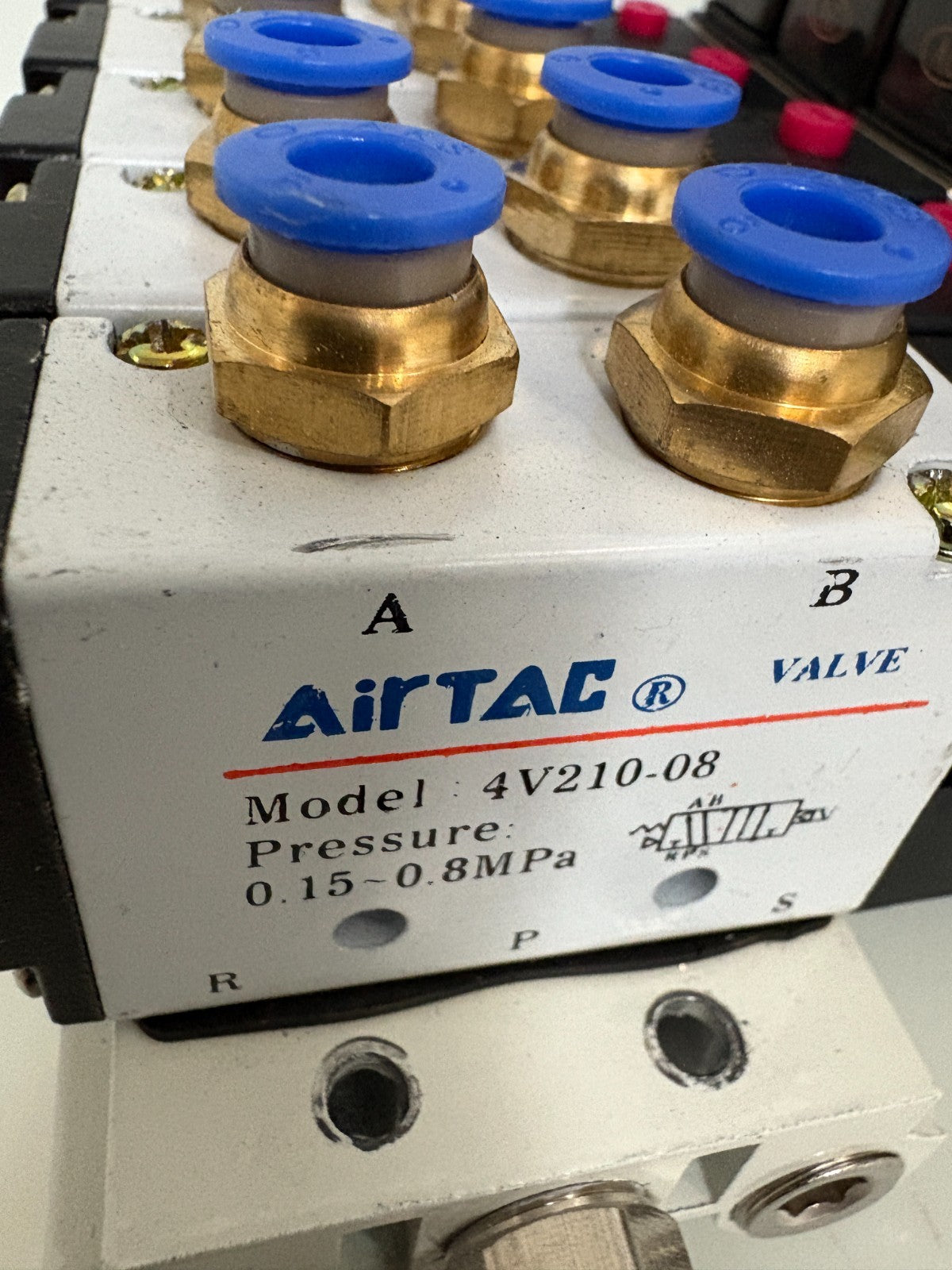 LOT OF 5 AIRTAC PNEUMATIC VALVE 4V210-08 ON DISTRIBUTION BLOCK