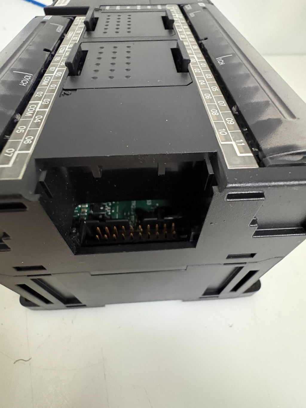 OMRON CPU PROGRAMMABLE CONTROLLER CP1L-EM40DT-D