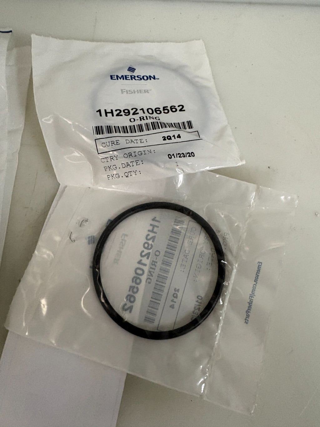 FISHER EMERSON MIX LOT OF ORING  4X1D547106992  2X1H2921065621