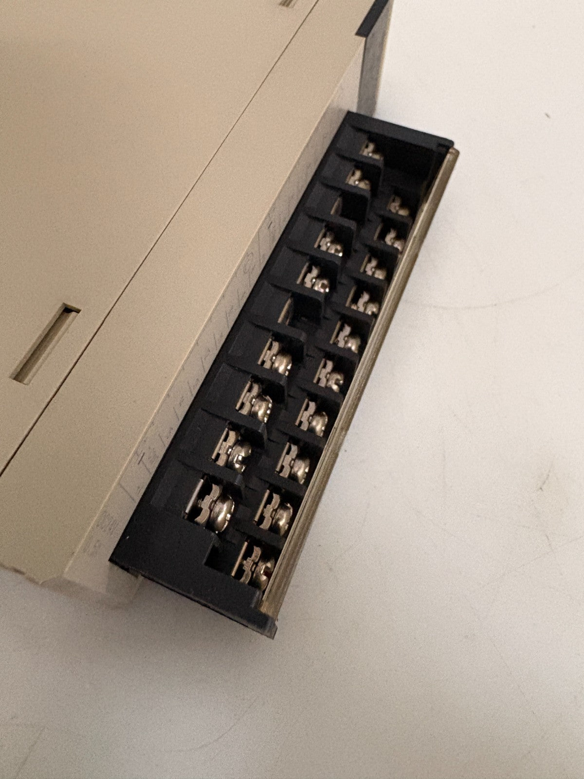 OMRON OUTPUT UNIT CS1W-0D211 2