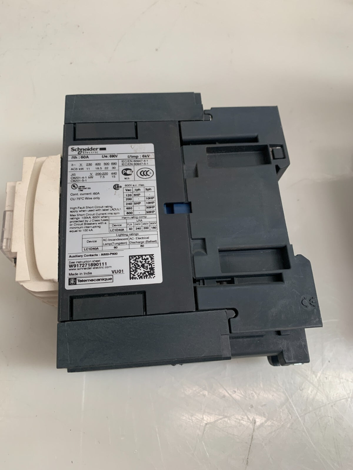 SCHNEIDER ELECTRIC / TELEMECANIQUE  Contactor  LC1D40A w/Surge Arrestor  LAD4V3E