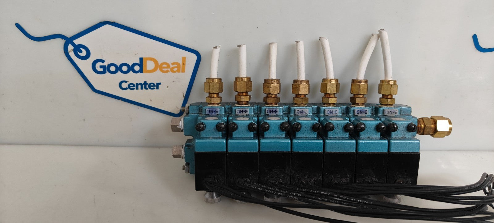 LOT OF 7 MAC PNEUMATICS VALVE 132B-114BAAA RACK0