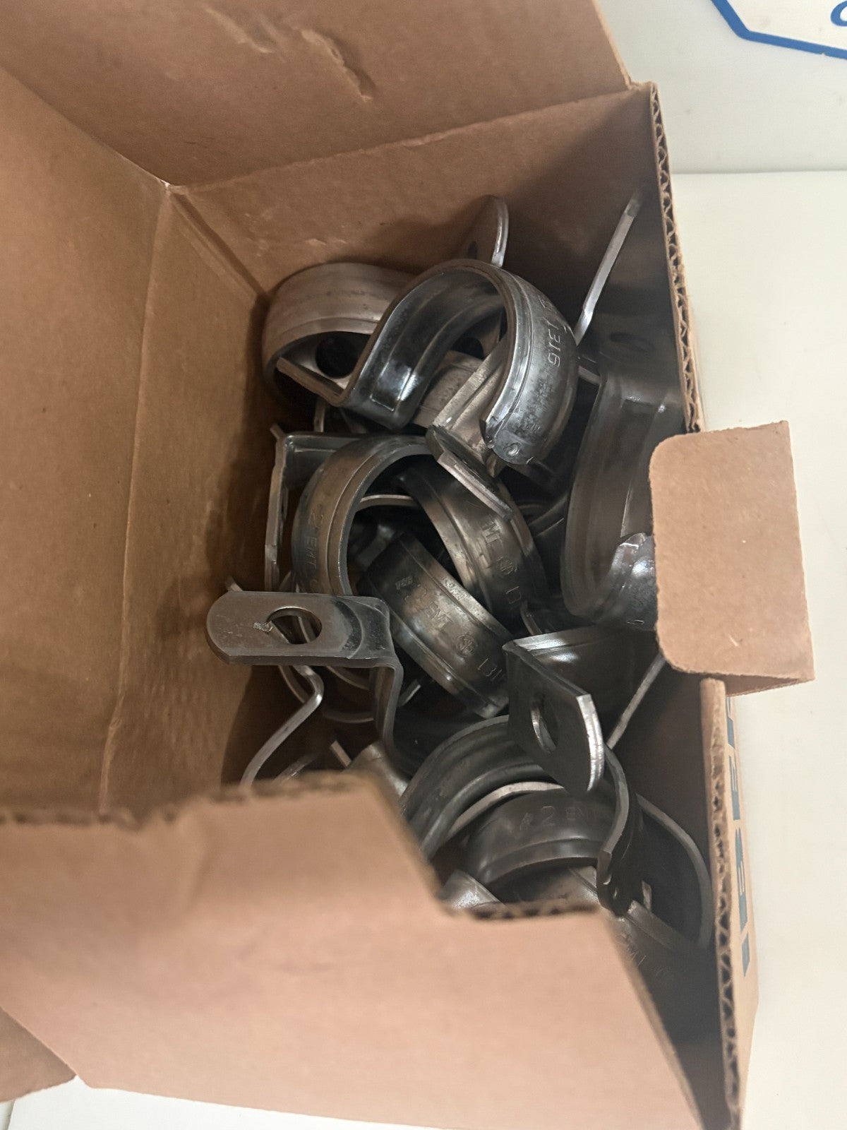 ABB THOMAS & BETTS 2" ONE HOLE E.M.T. STRAP CI1316  25 PER BOX3