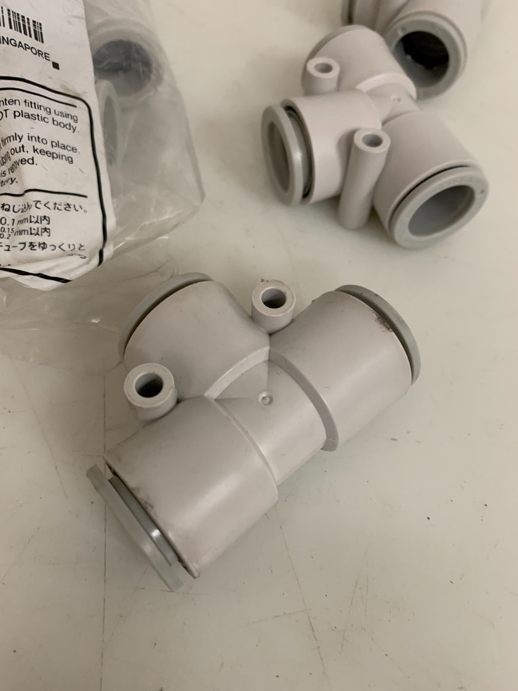 LOT OF 8 SMC T HOSE CONNECTOR KQZT16-00A