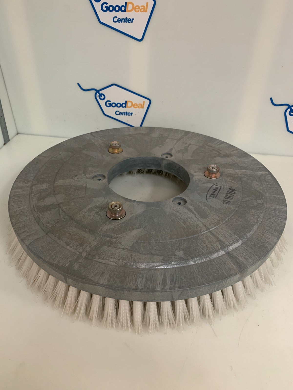 TENNANT 17" NYLON SCRUB BRUSH 3 LUG0