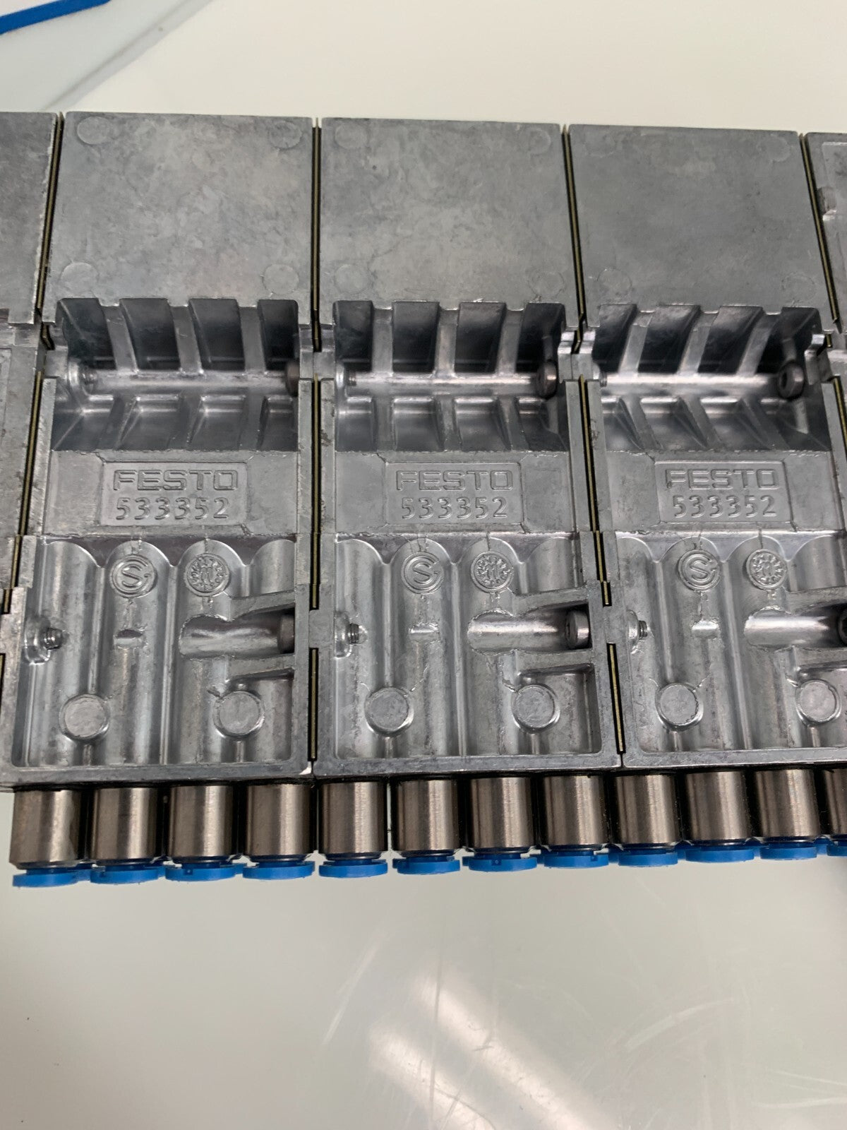FESTO  Manifold Unit   (Details in description)