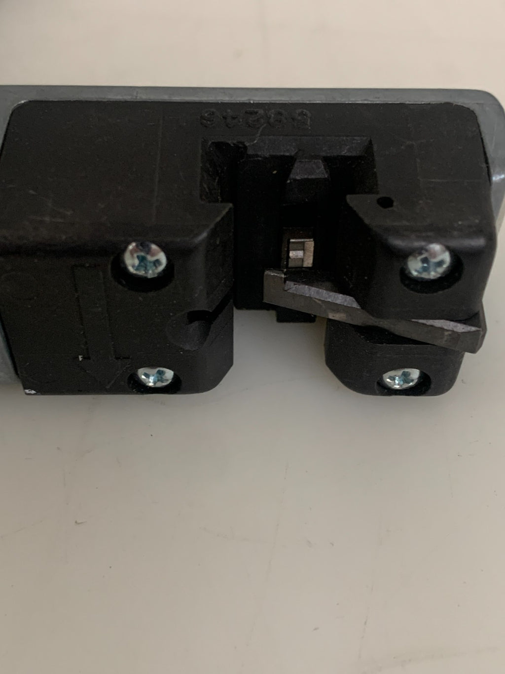 A M P HAND CRIMPING TOOL FOR TERMINATING IDC CONNECTOR #58074-1