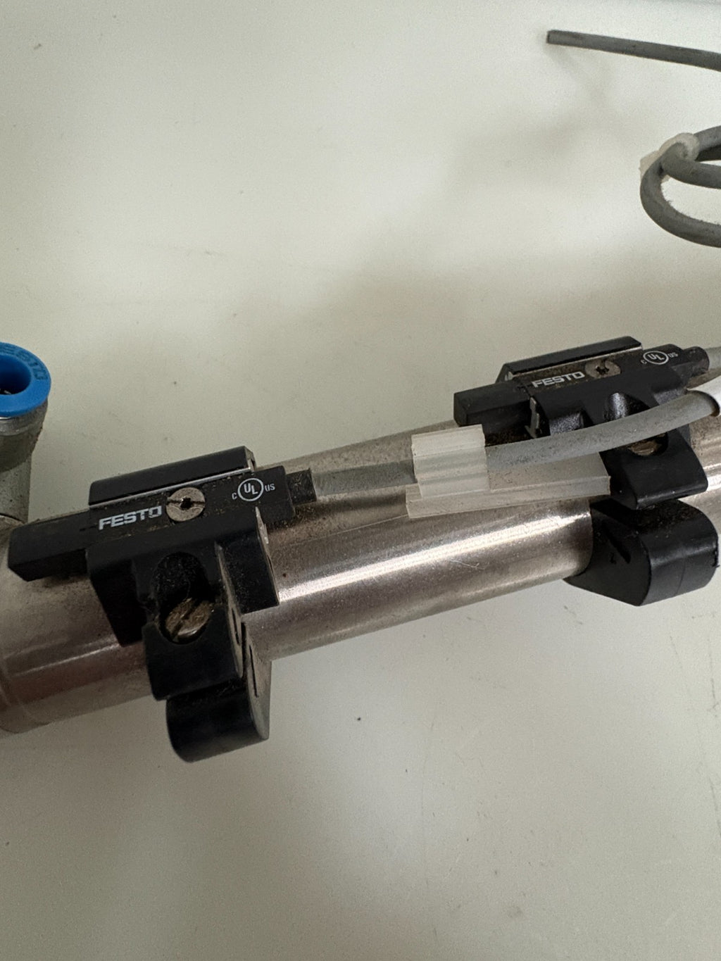 FESTO PNEUMATIC CYLINDER DSNU-25-PPS-A 26688848 W/2 SENSOR1