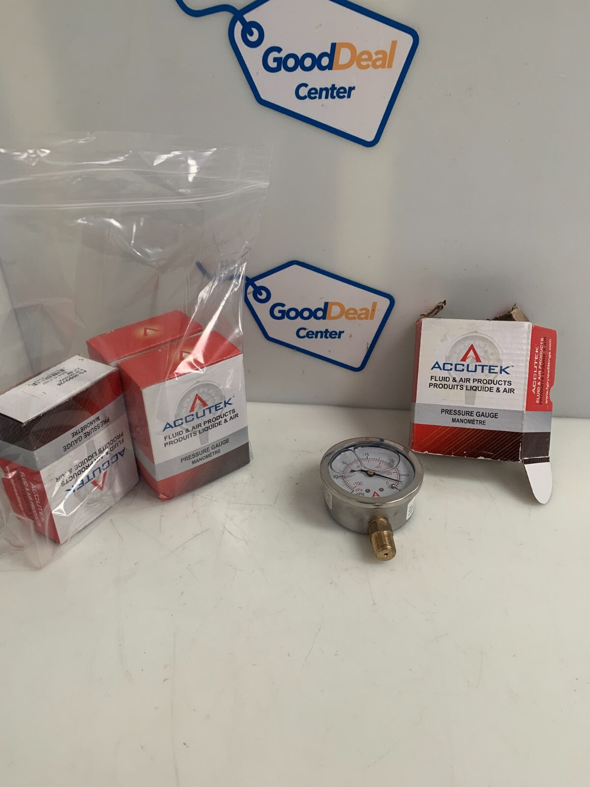LOT OF 4  ACCUTEK PRESSURE GAUGE 0-30VAC/KPA0