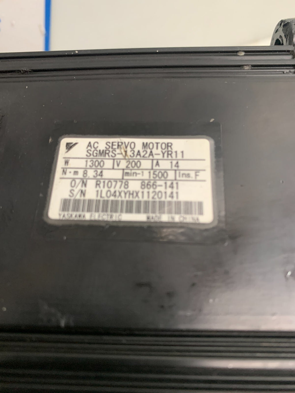 Yaskawa Electric SGMRS-13A2A-YR11 AC Servo Motor w/Encoder