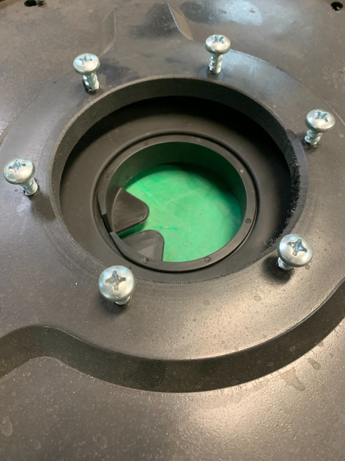 16" PAD DRIVER SHOWER FEED 6 SCREWS