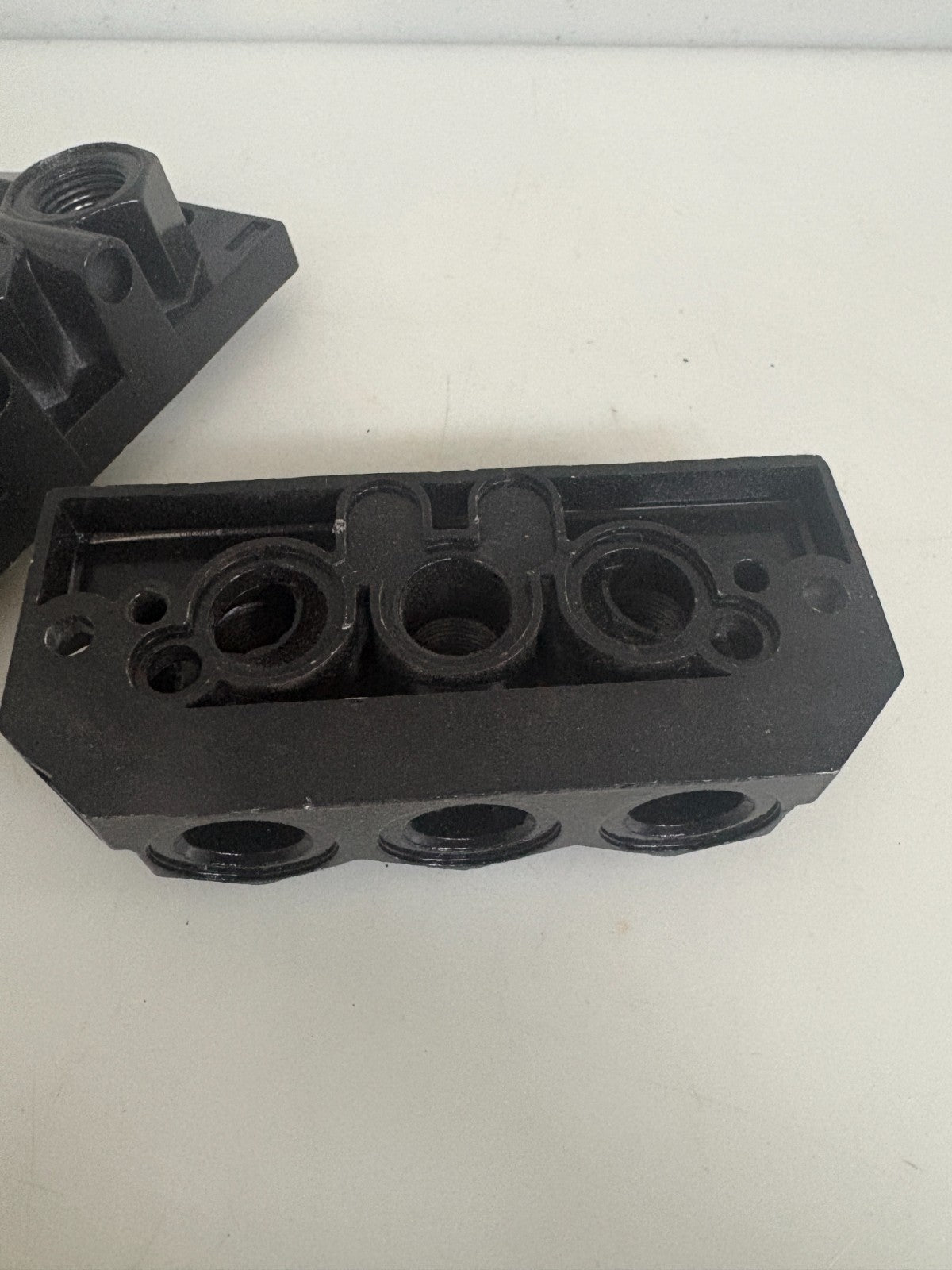 LOT OF 2 REXROTH PNEUMATIC MANIFOLD 901-HN1TFS012