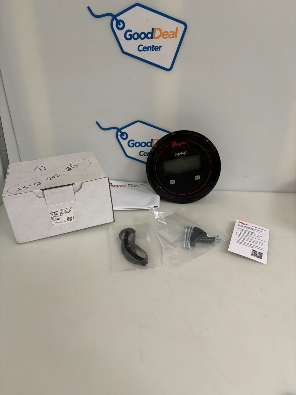 DWYER DIGI MAG DIFFERENTIAL PRESSURE TRANSMITTER AIR/GASES 4-20 MA0