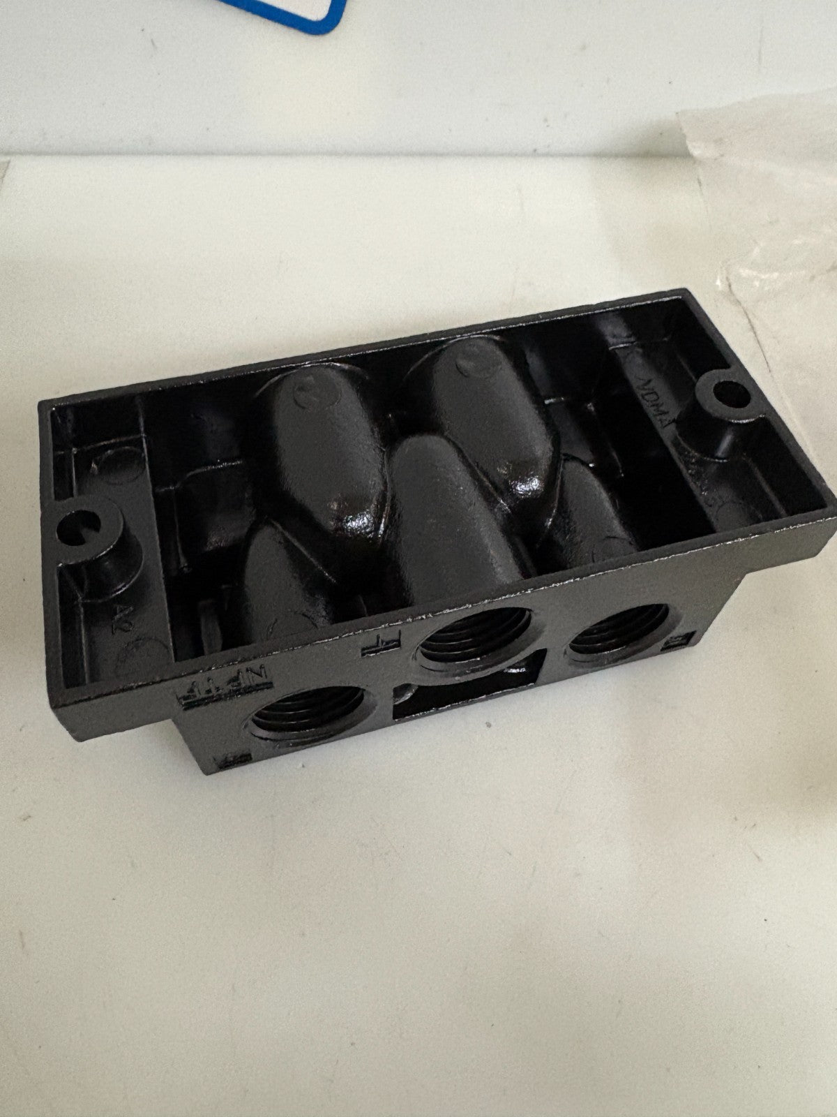 LOT OF 2 REXROTH MANIFOLD SUBBASE 902-F3ATF