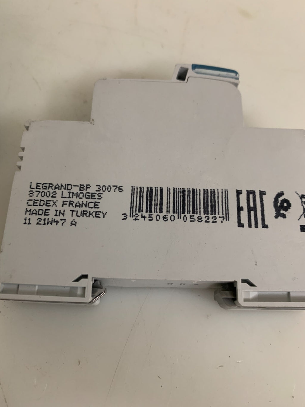 LOT OF  4  LEGRAND FUSE HOLDER 20 AMP 058 22
