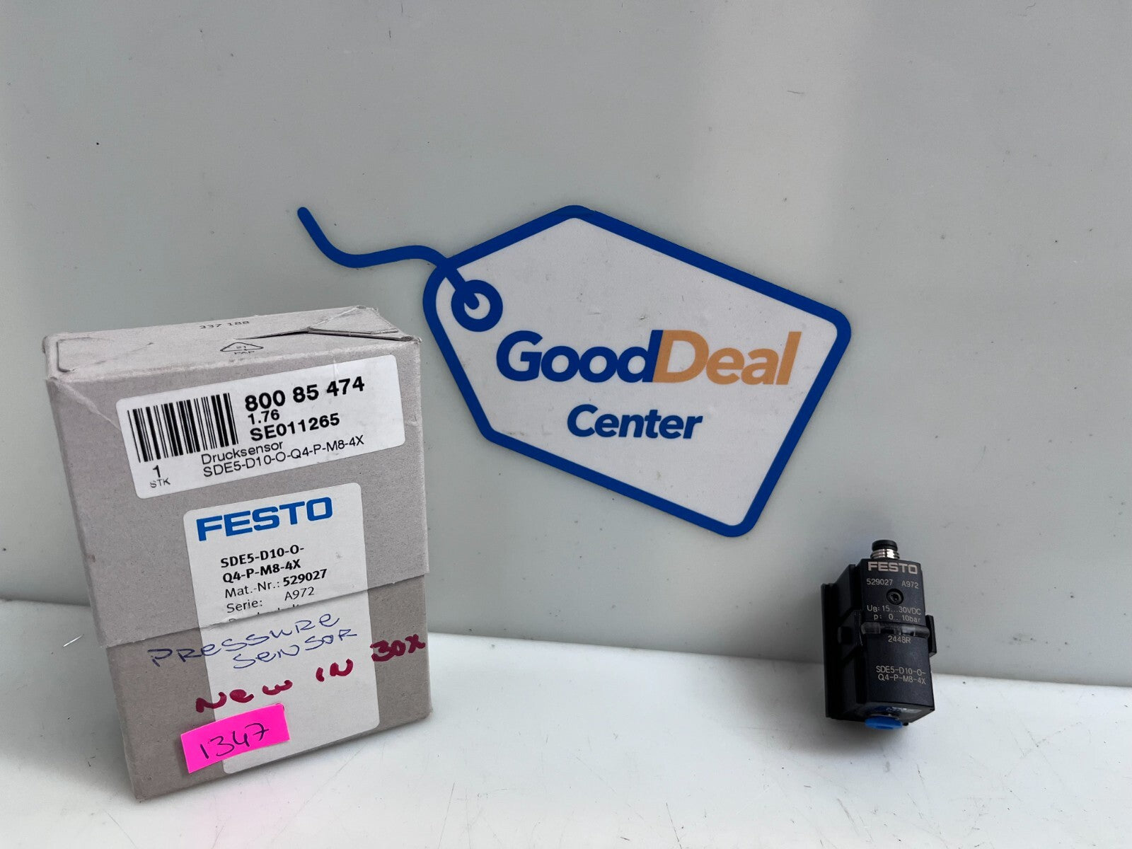 FESTO  SDE5-D10-O-Q4-P-M8-4X Pressure Sensor  529027