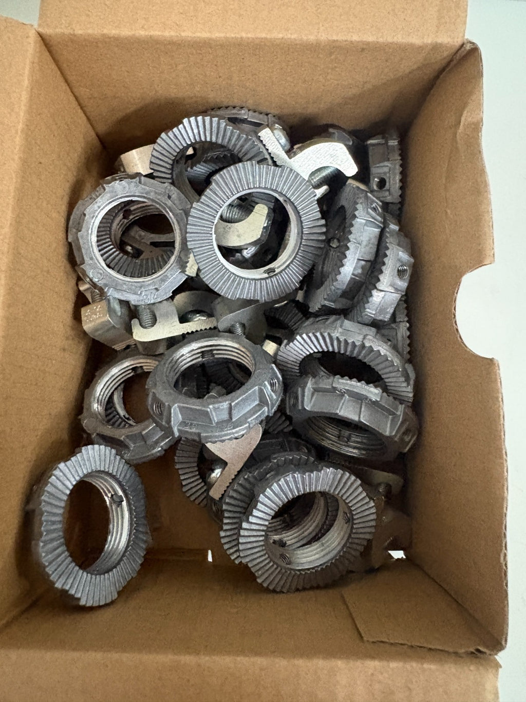 THOMAS & BETTS 3/4 BOND STAR GROUNDING LOCKNUT #L075GRL 25 PER BOX3