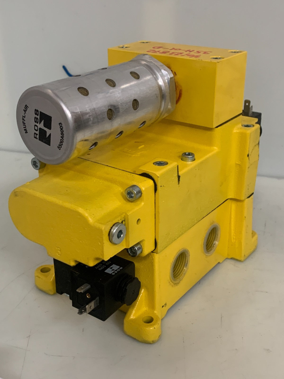 ROSS CONTROLS DOUBLE SOLENOID VALVE W/BASE DM2CNA 54A21 2-8 BAR
