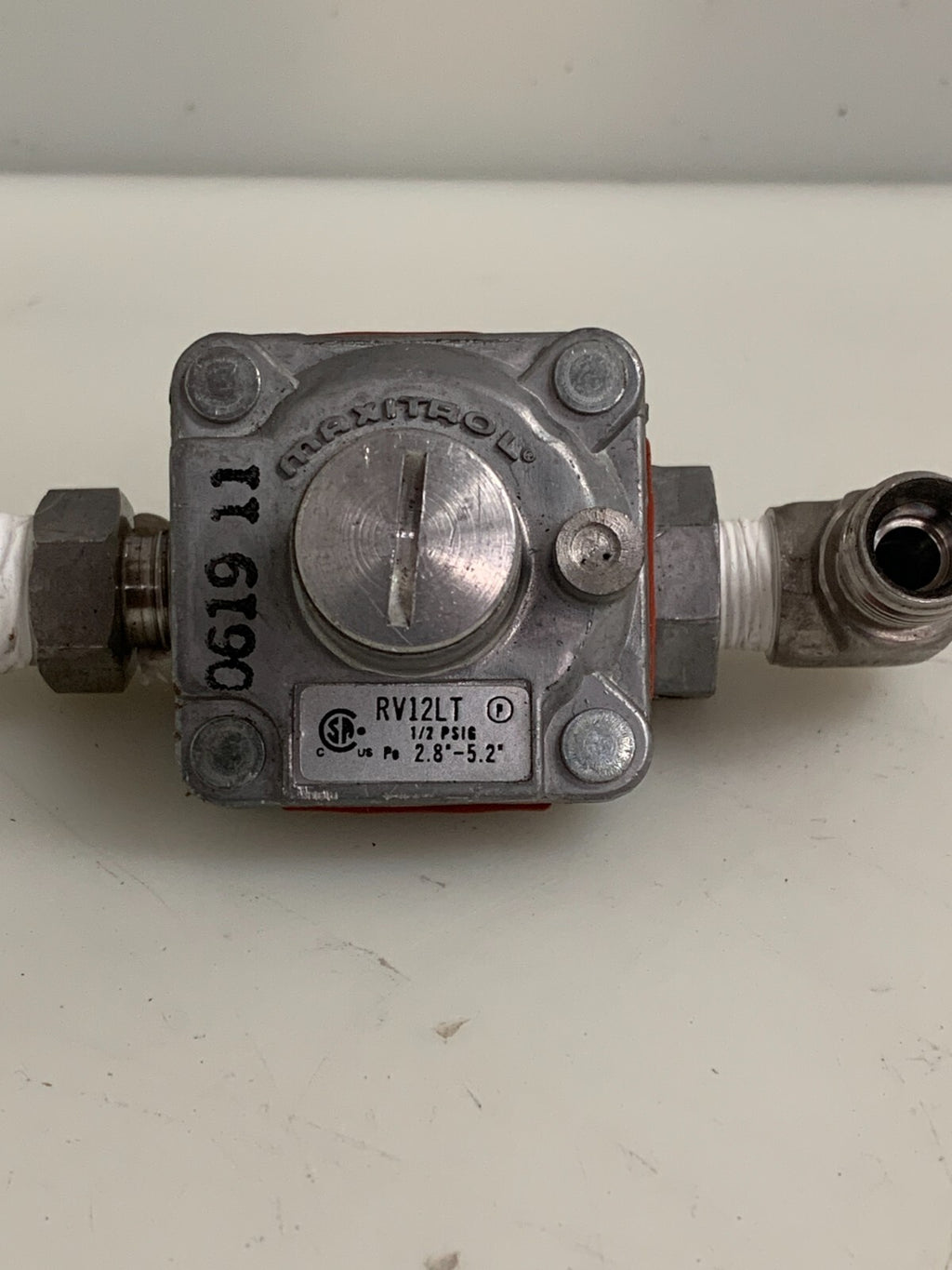 MAXITROL GAS PRESSURE REGULATOR 1/8 RV12LT