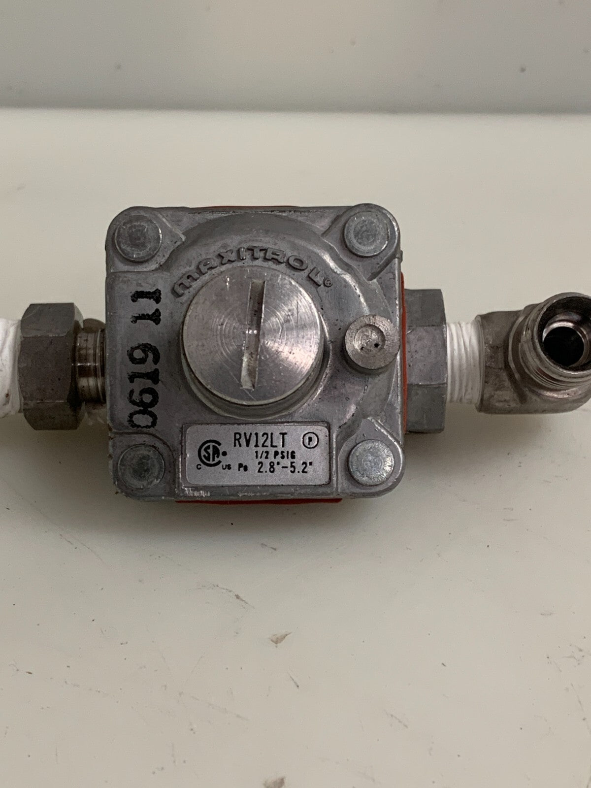 MAXITROL GAS PRESSURE REGULATOR 1/8 RV12LT