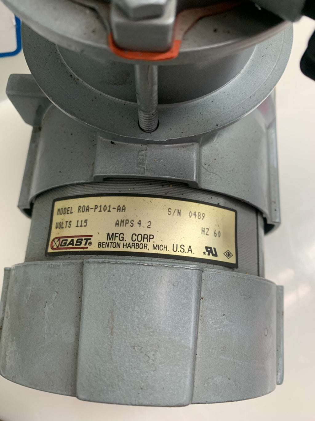 GAST Vacuum Pump  R0A-P101-AA  w/ ALLEN-BRADLEY  On/Off Switch2