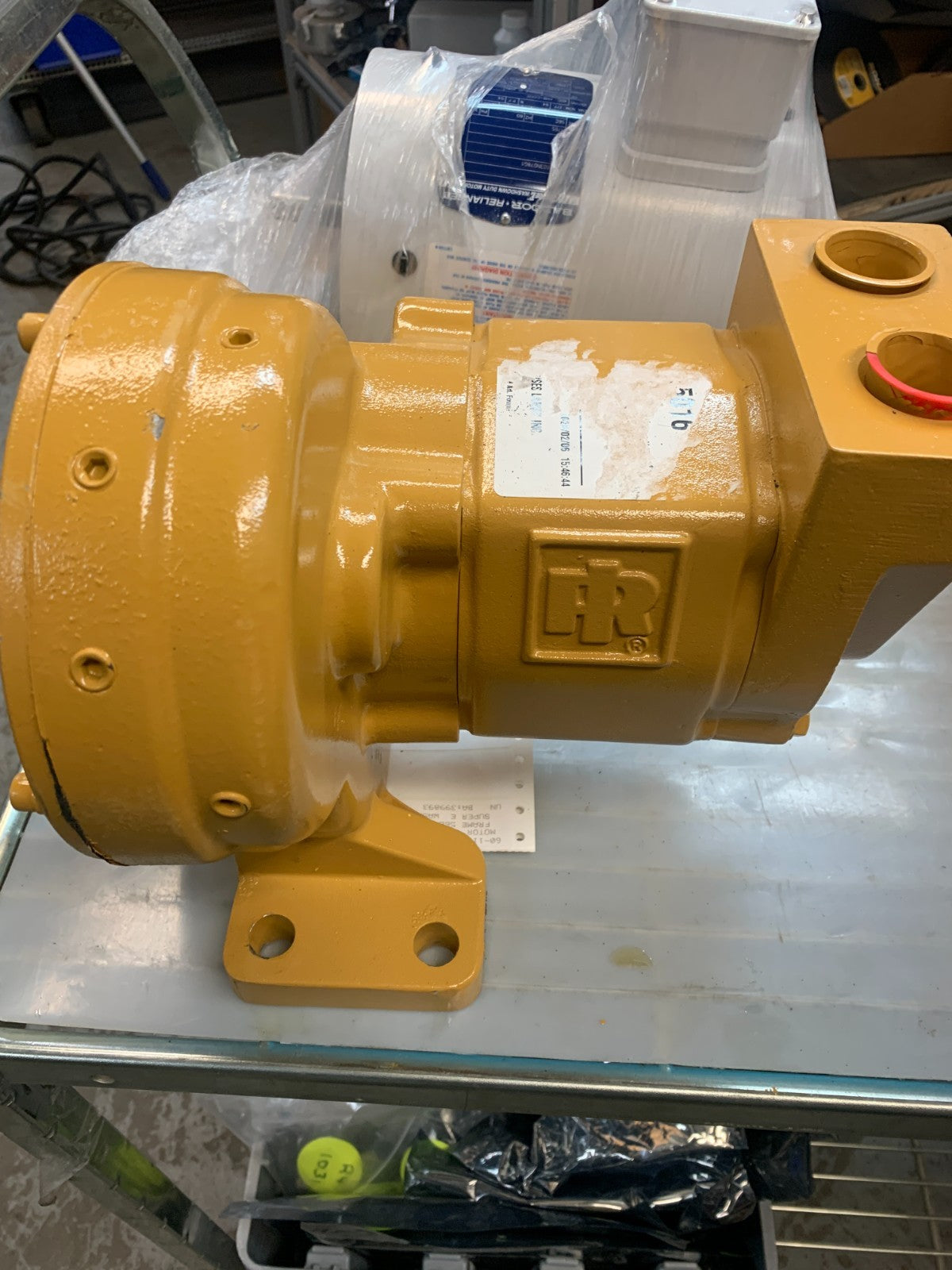 INGERSOLL RAND REVERSIBLE MULTI VANE AIR MOTOR 8.15 HP 92RA014  682 RPM1