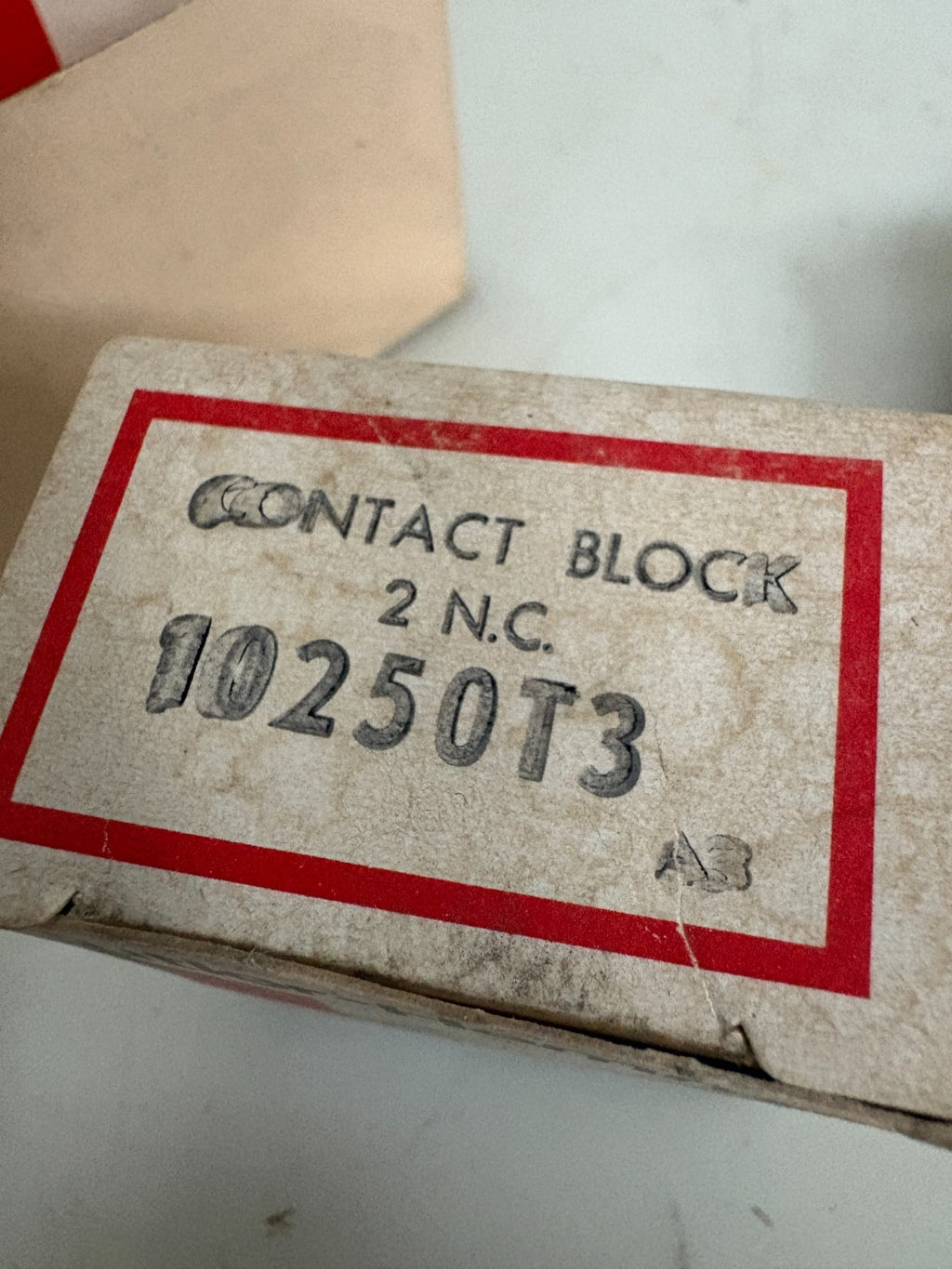 LOT OF 10 CUTLER HAMMER CONTACT BLOCK 10250T33