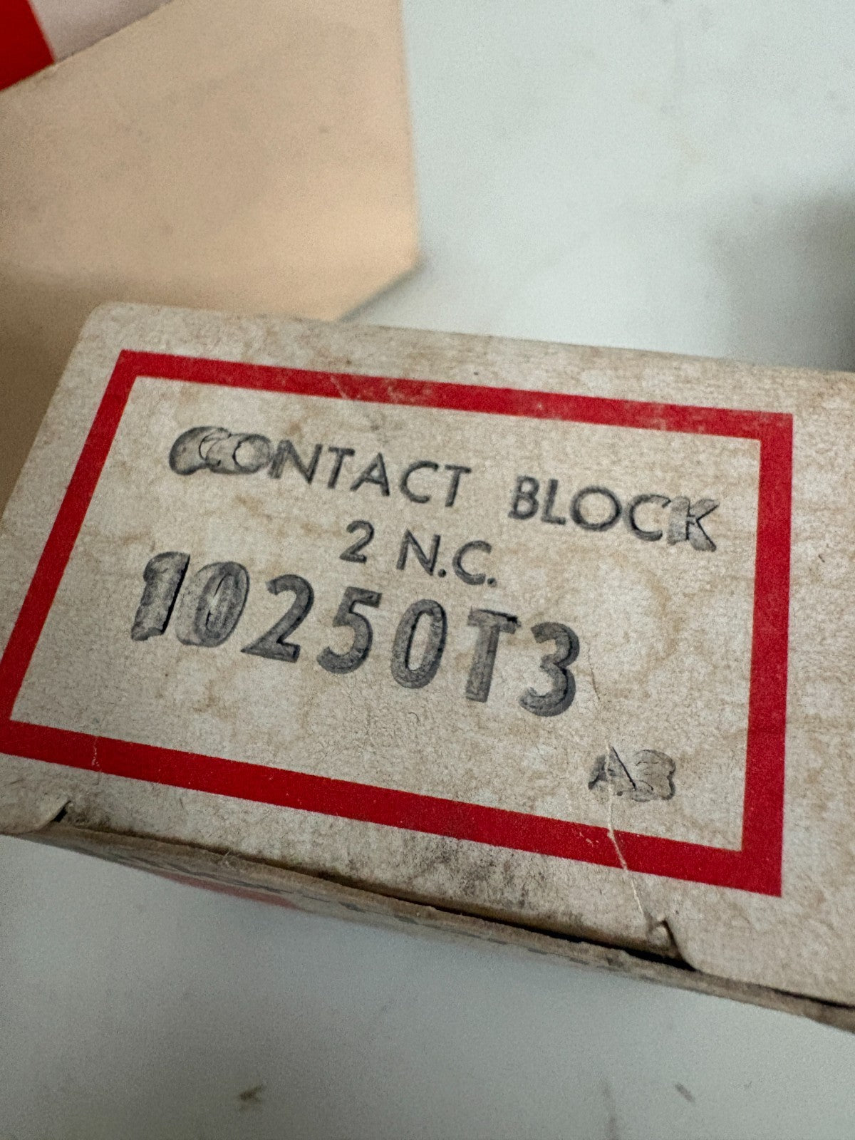 LOT OF 10 CUTLER HAMMER CONTACT BLOCK 10250T33