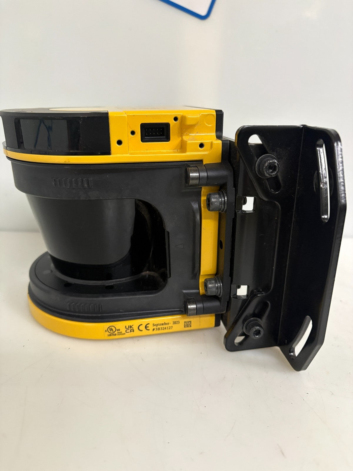 KEYENCE SCANNER HEAD W/CAMERA FUNCTION SZ-VH1X W/BRACKET
