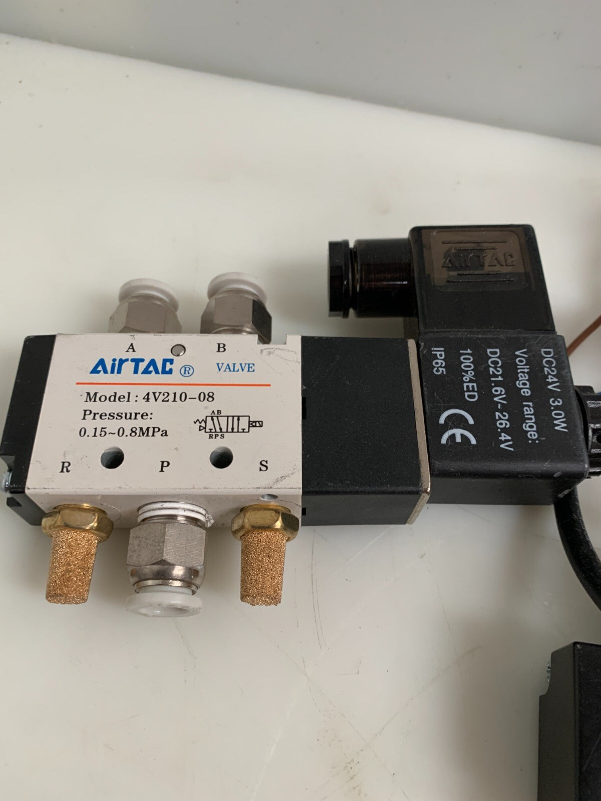 LOT OF 2  AIRTAC VALVE 4V210-08
