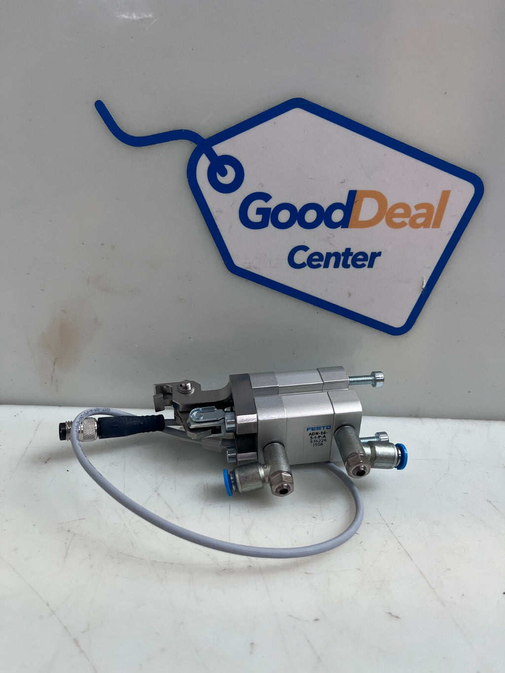 FESTO ADN-16-5-I-P-A Pneumatic Cylinder 536226  w/FESTO Sensor & Trapping