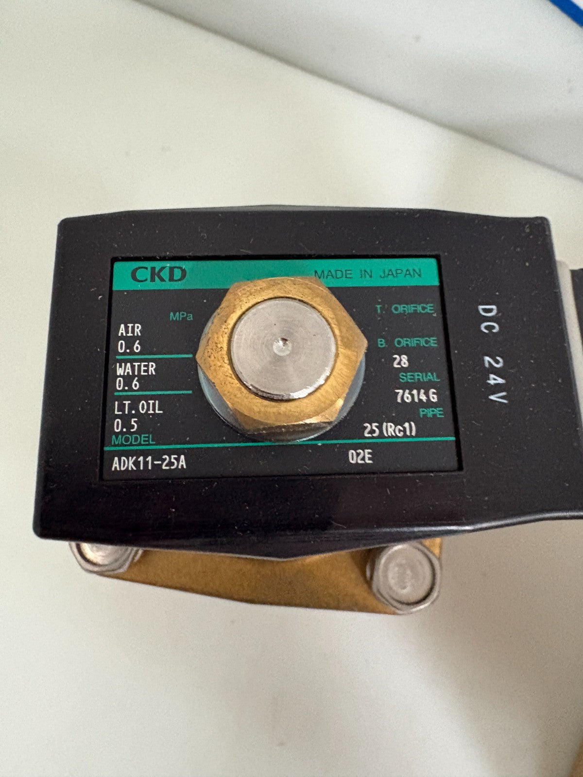 CKD SOLENOID VALVE AKD11-25A-02E-DC24V 2