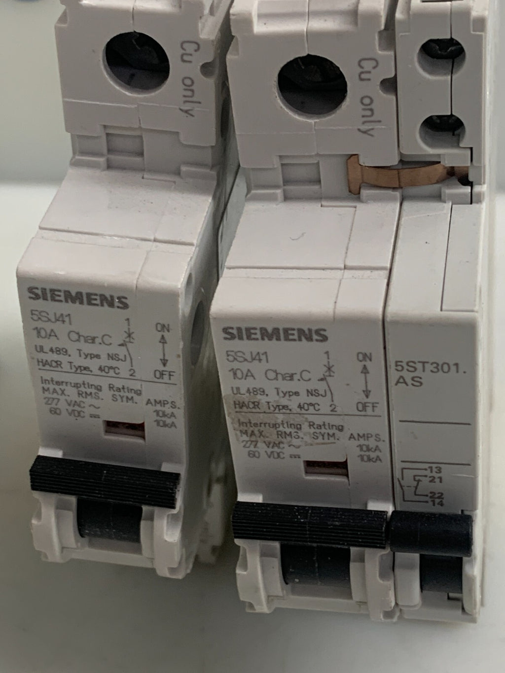 SIEMENS 5SJ41 Circuit Breakers (Lot of 11)  w/ 10Auxiliary Circuit Switch1