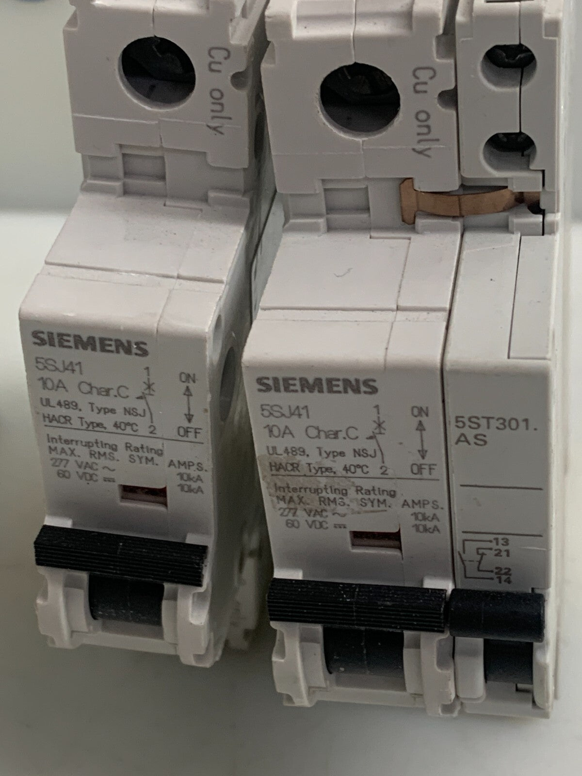 SIEMENS 5SJ41 Circuit Breakers (Lot of 11)  w/ 10Auxiliary Circuit Switch1