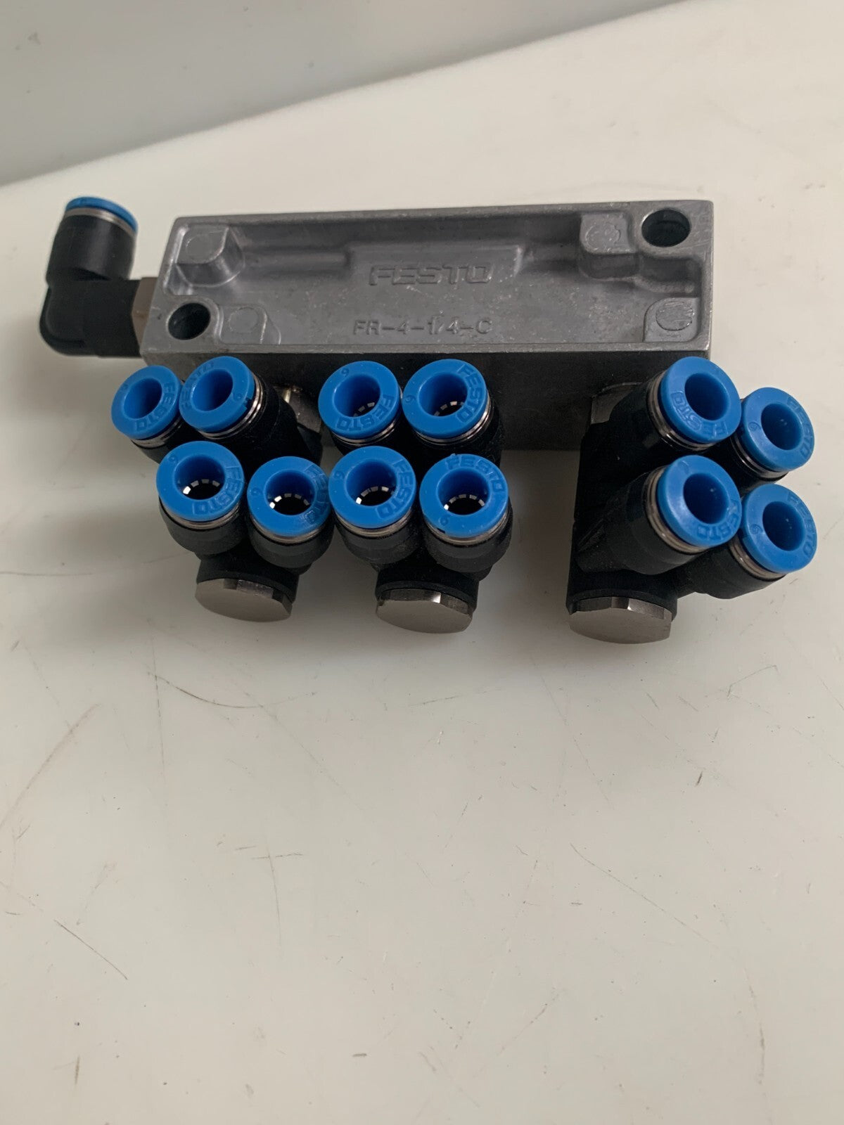 FESTO DISTRIBUTION BLOC FR-4-1/4-C W/FITTING