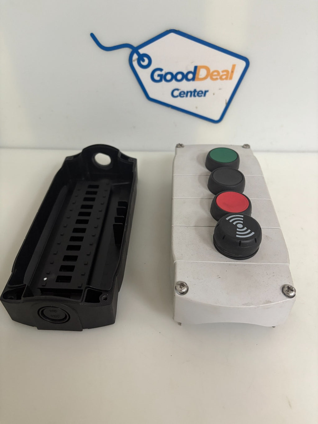 ALLEN BRADLEY PUSH BUTTON ENCLOSURE 800F-4PM SER A