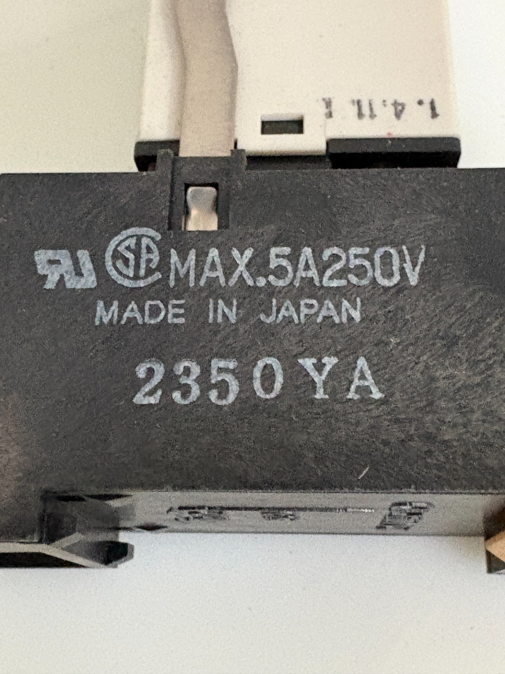 OMRON H3Y TIMER H3Y-4 W/BASE