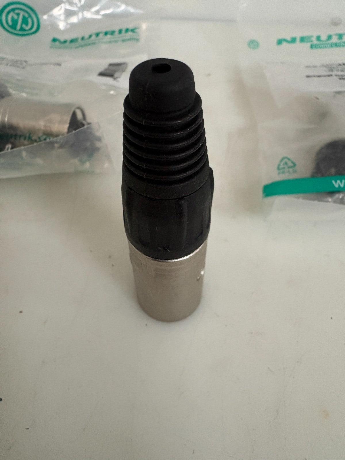 LOT OF 4 NEUTRIK XLR CABLE CONNECTOR MALE 4 POLE NC4MXX1