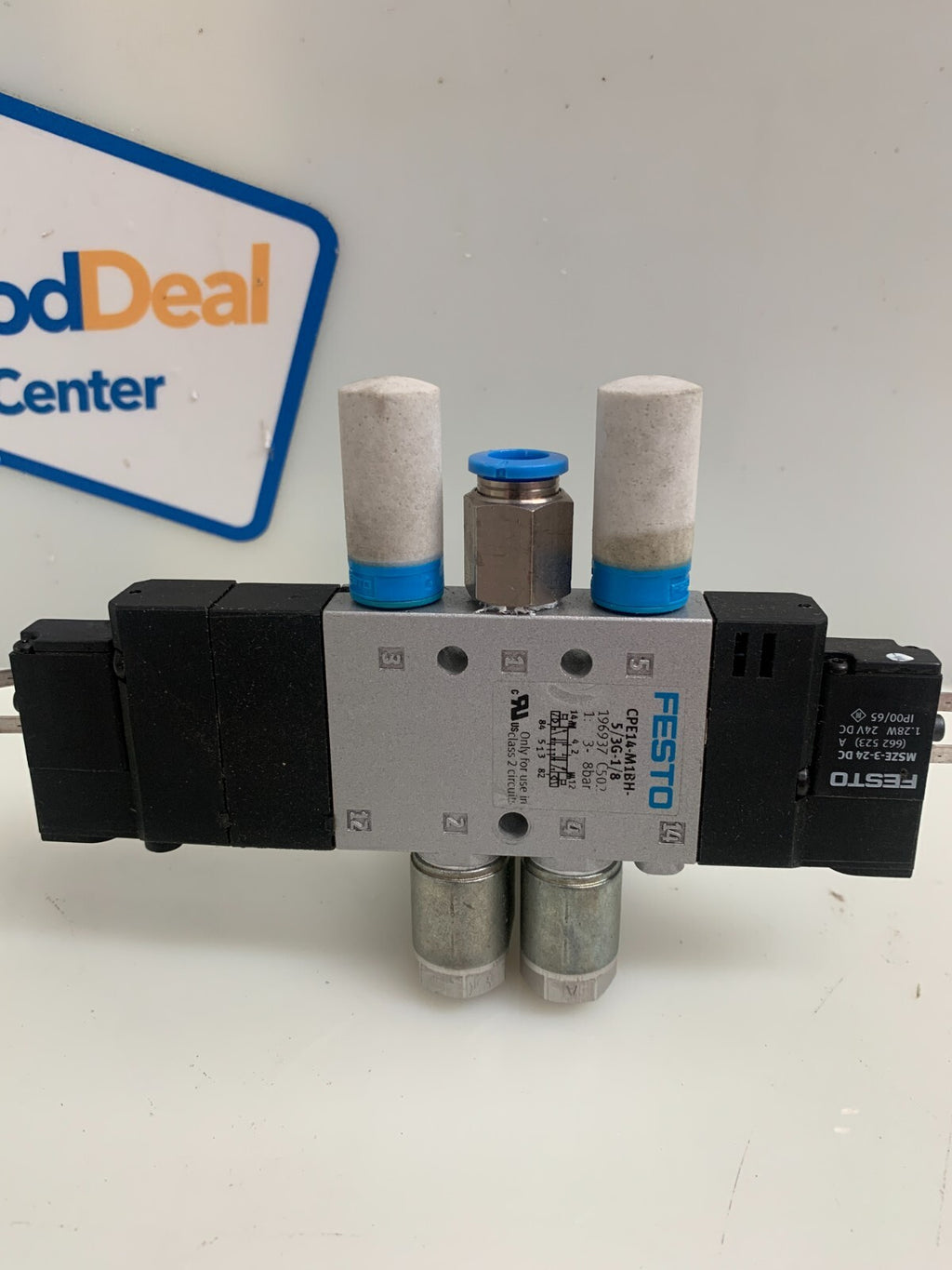 FESTO CPE14-M1BH-5/3G-1/8  Solenoid Valve 196937 w/MSZE-3-24DC 6625231