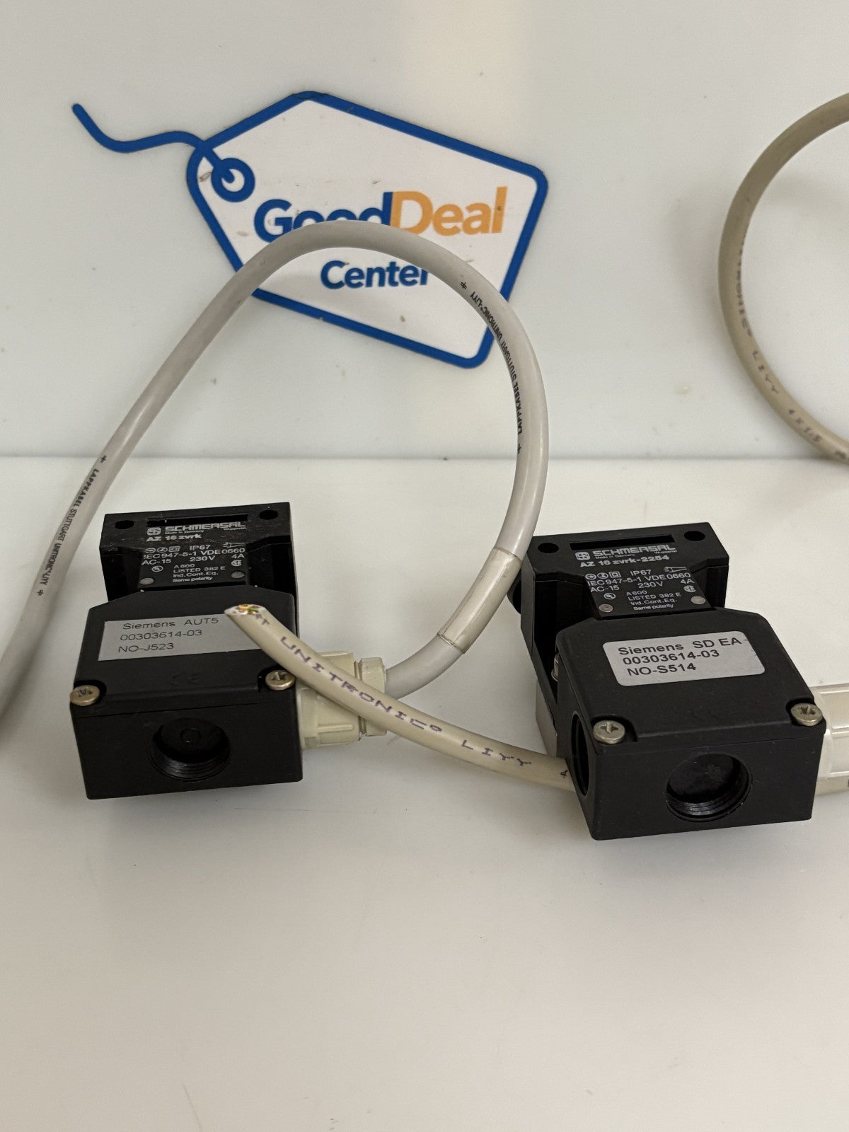 LOT OF 2 SCHMERSAL SAFETY SWITCH AZ 16 ZVRK-2254 SIEMENS 00303614-03