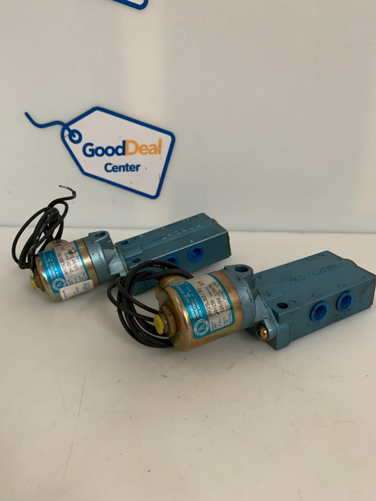LOT OF 2 SKINNER SOLENOID VALVE H 935LB 2150