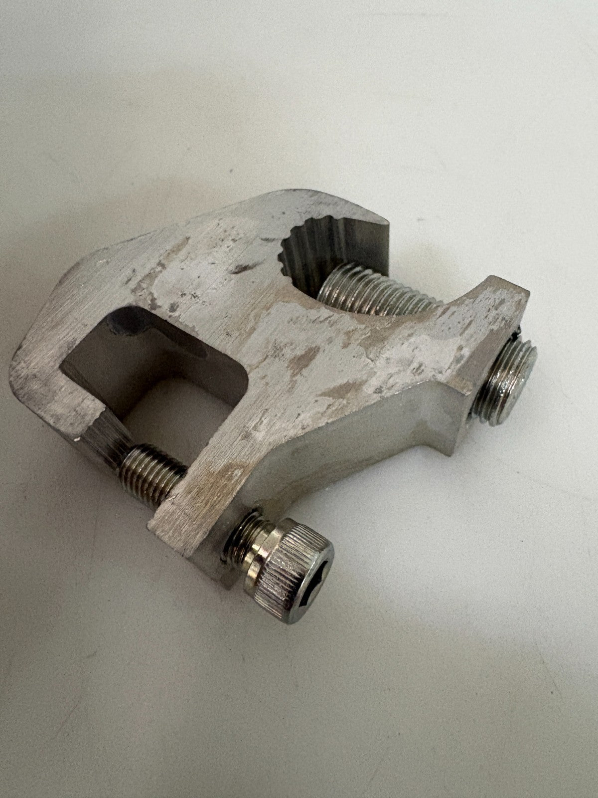 LOT OF 12 EATON GROUNDING CLAMP 9A-21301